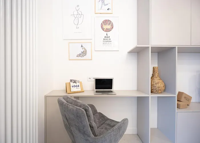 Yoga Zen, Z Tarasem I Widokiem Na Park Łódź